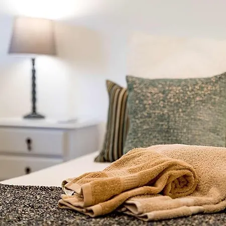 Sleeps 4 Pool Air Con Wifi Апартаменты *