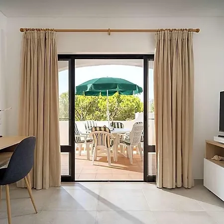 Sleeps 4 Pool Air Con Wifi Apartment *